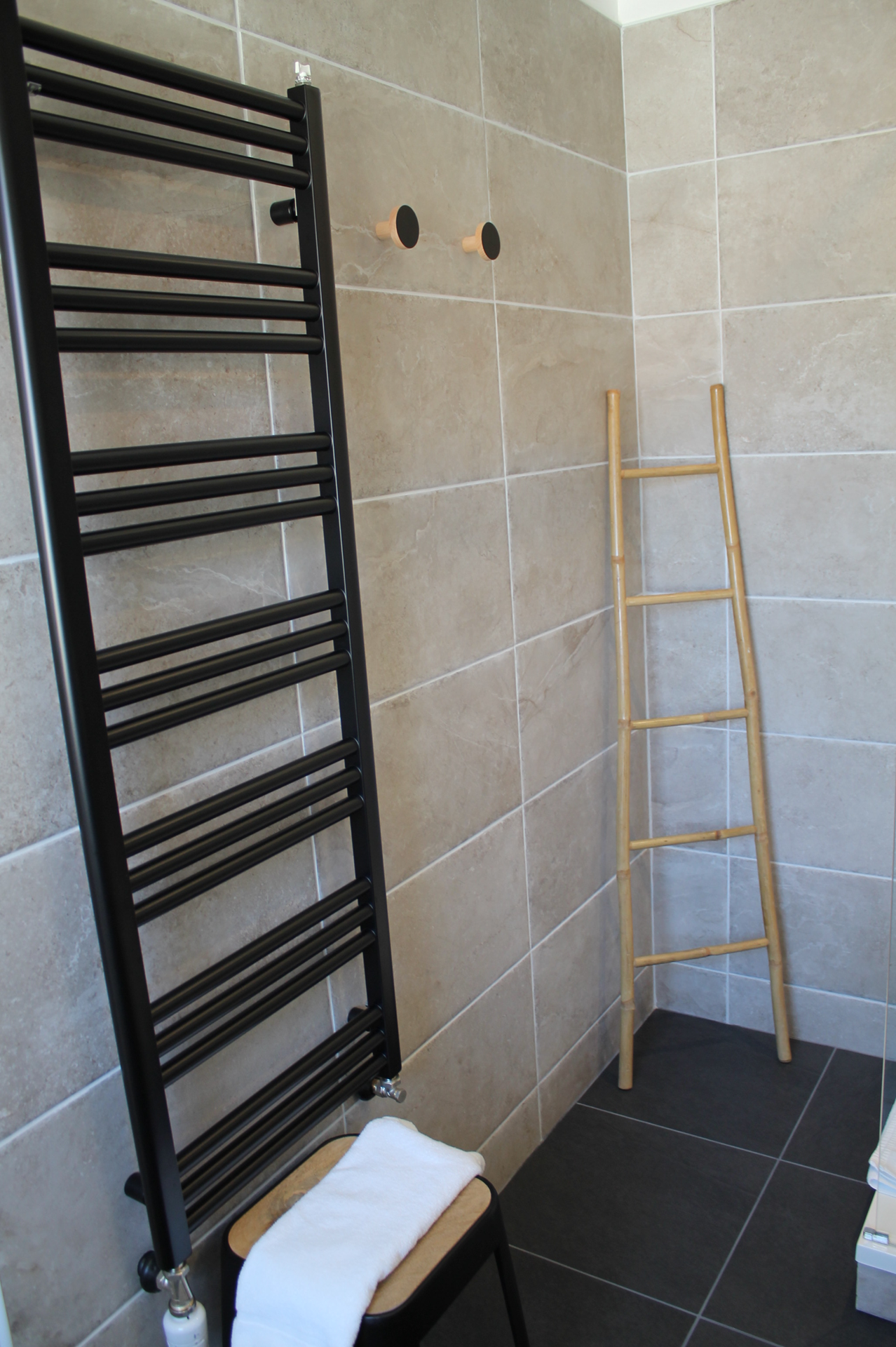 Salle de bain moderne.